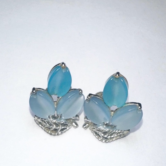 Lisner Jewelry Jewelry - Vintage Lisner Blue Lucite Leaf Earrings – 1950s Silver-Tone Screw-Backs